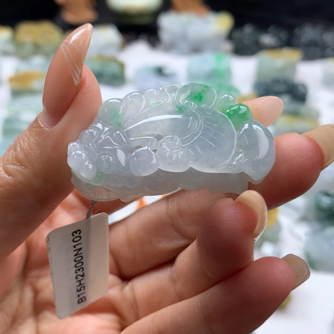 翡翠未镶嵌颈饰如意貔貅