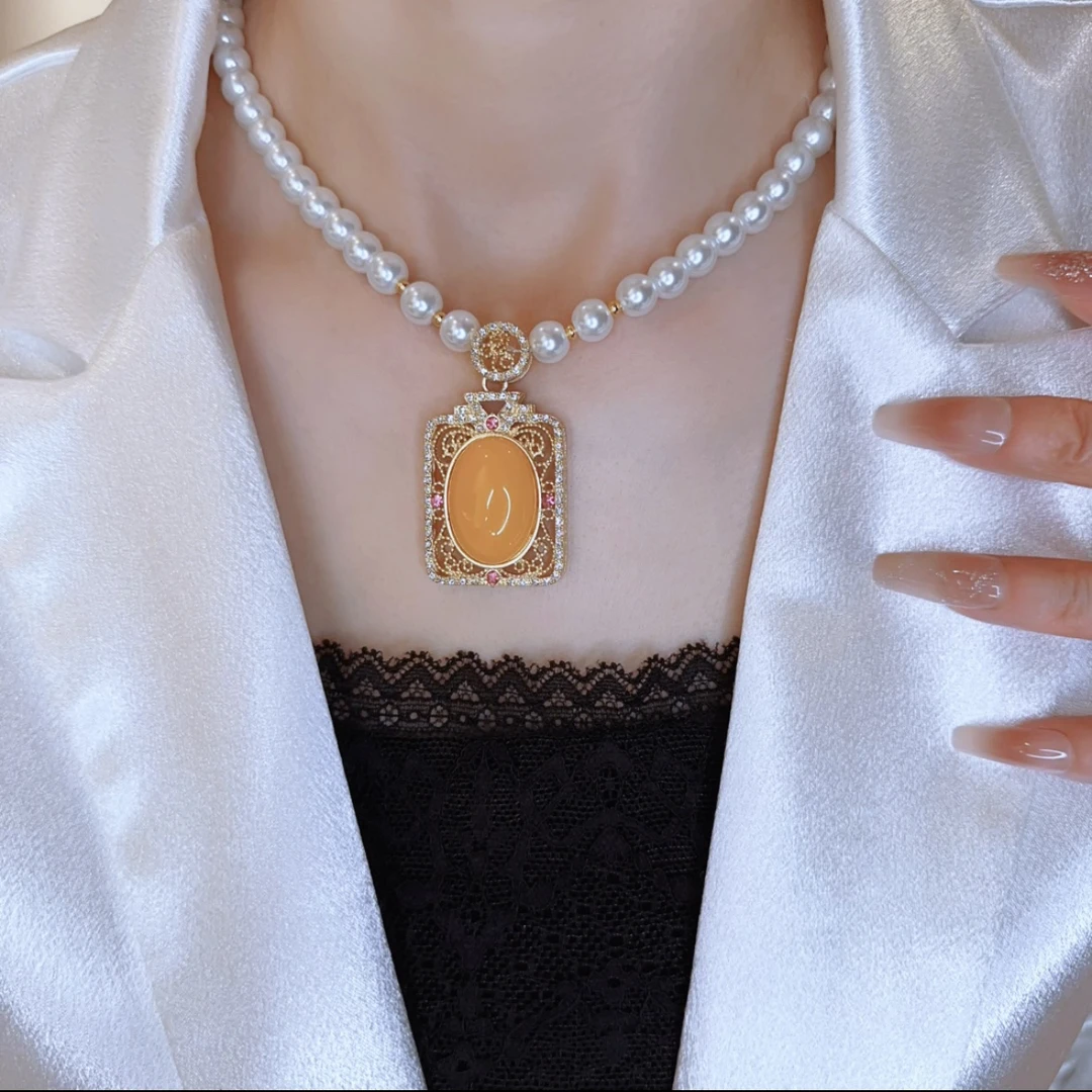 铜合金仿珍珠吊坠 新款蜜蜡色正方面吊坠国潮宫廷风景泰蓝女项链