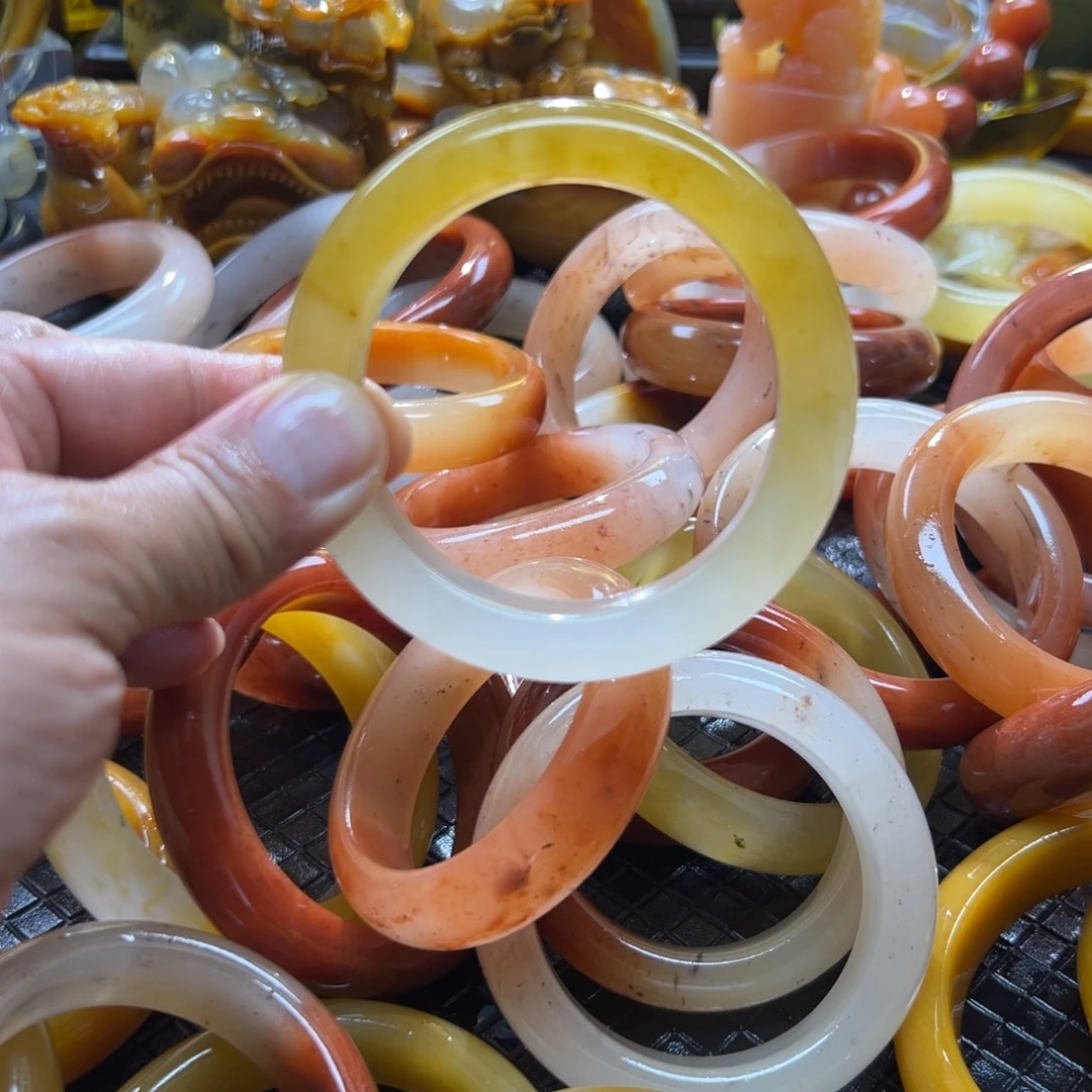 石英质玉未镶嵌颈饰