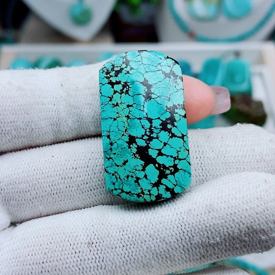 绿松石未镶嵌颈饰