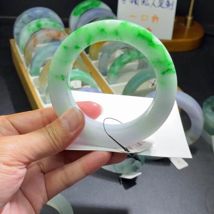 定制翡翠未镶嵌翡翠手镯
