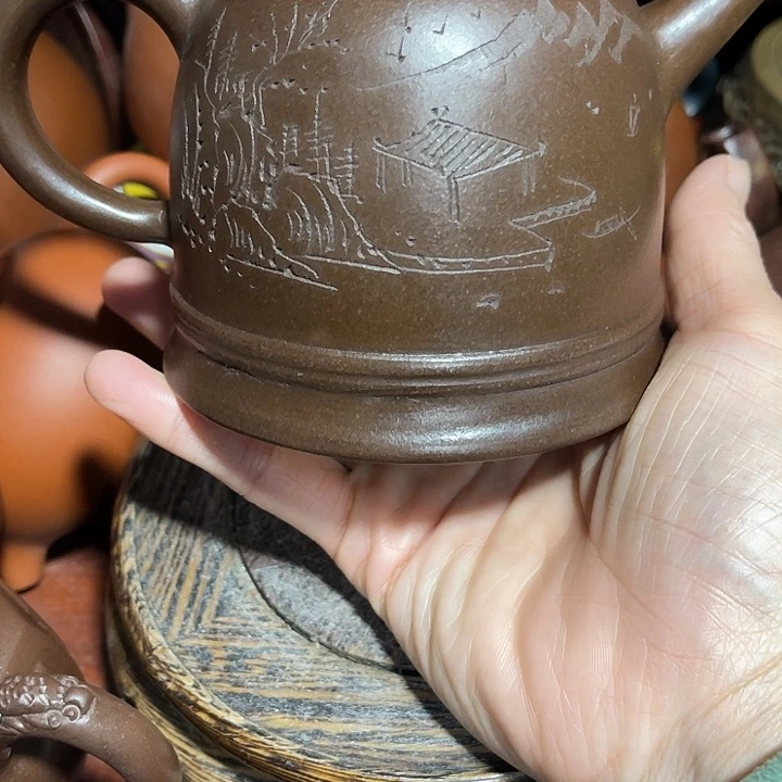 紫砂茶壶原矿泥料手工制作的一把紫砂壶。