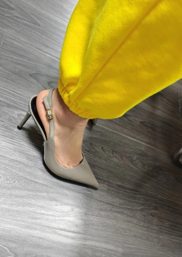 欧美新款  极致版型！25年大象灰漆皮后空细跟尖头高跟鞋