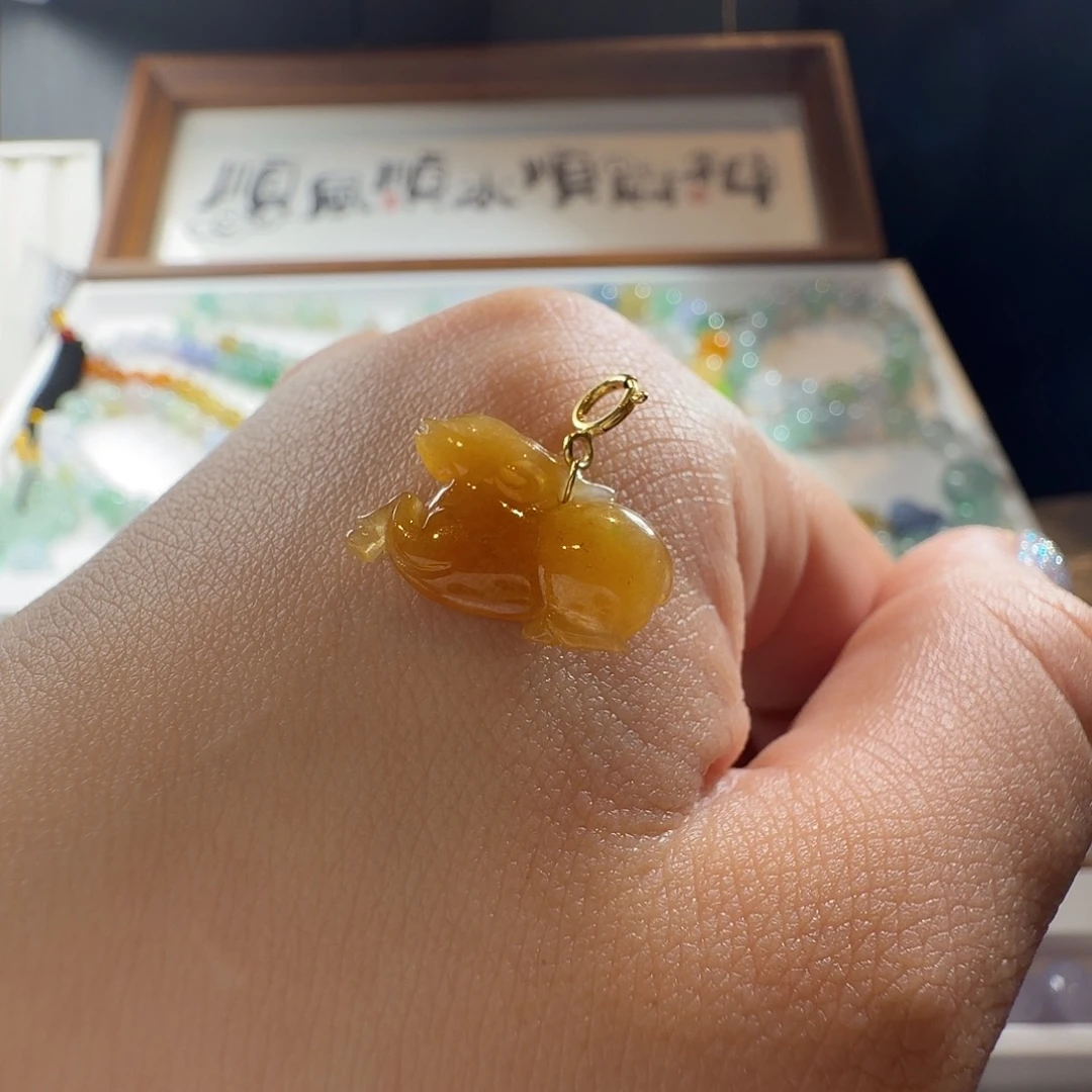 翡翠18K金镶嵌颈饰