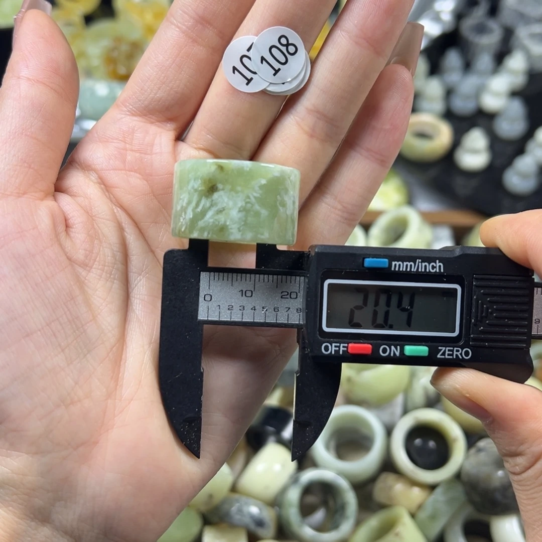 蛇纹石玉未镶嵌戒指