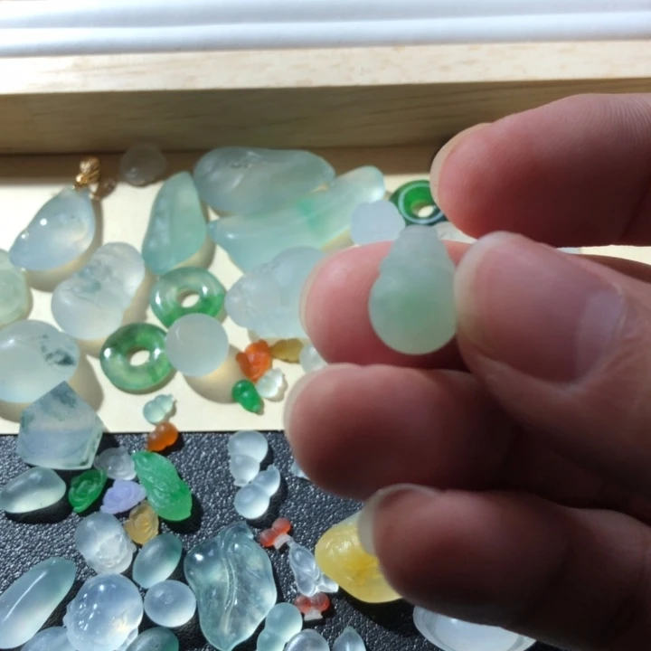 定制翡翠未镶嵌挂件