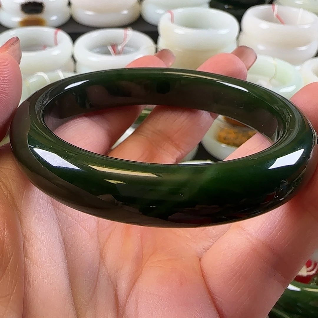 和田玉（碧玉）未镶嵌手镯