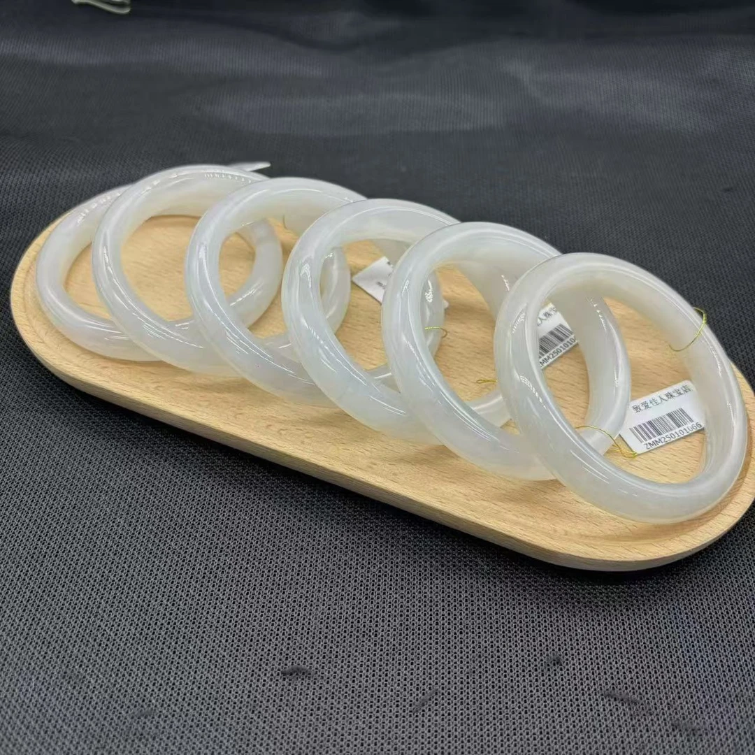 天然和田玉手镯精美时尚气质有瑕款多样性发货其一84