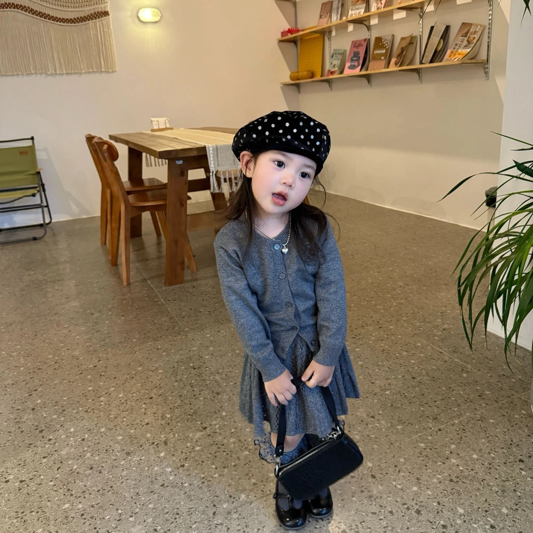 壹妈韩版童装女童秋季套装洋气儿童时髦花朵灰色针织毛衣开衫半裙