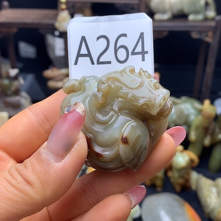 一***金和田玉未镶嵌颈饰