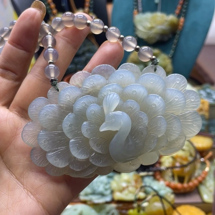 蛇纹石玉未镶嵌颈饰