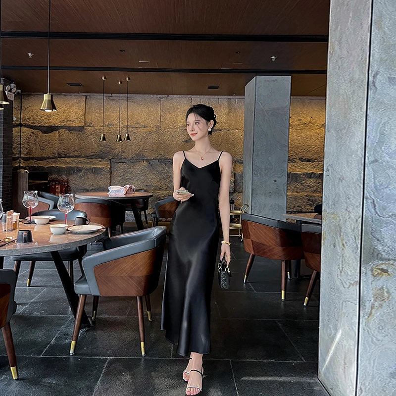 高端醋酸吊带连衣裙女夏2025新款法式轻奢气质过膝缎面印花长裙子