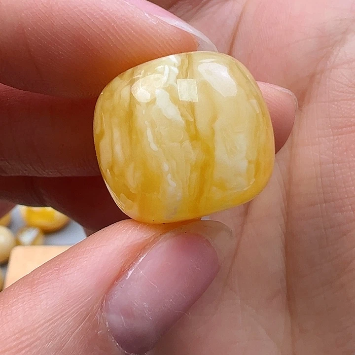 蜜蜡未镶嵌珠宝奇石
