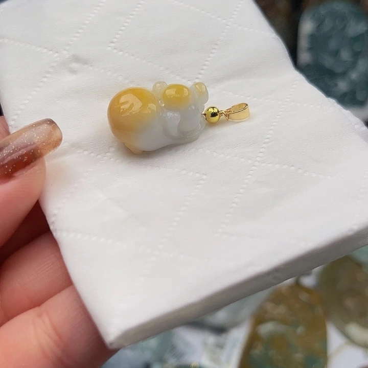 翡翠未镶嵌颈饰挂件