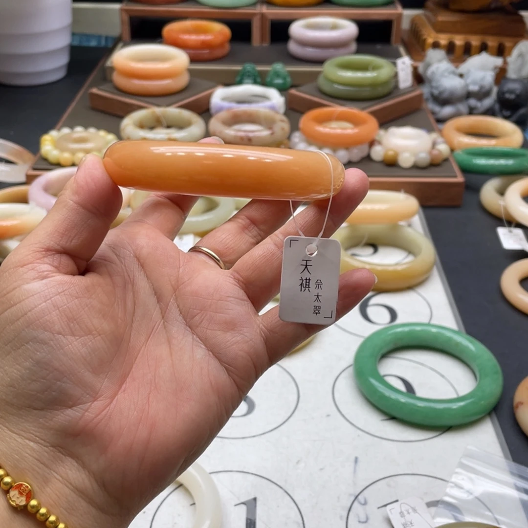 蒸***上石英岩玉未镶嵌手镯