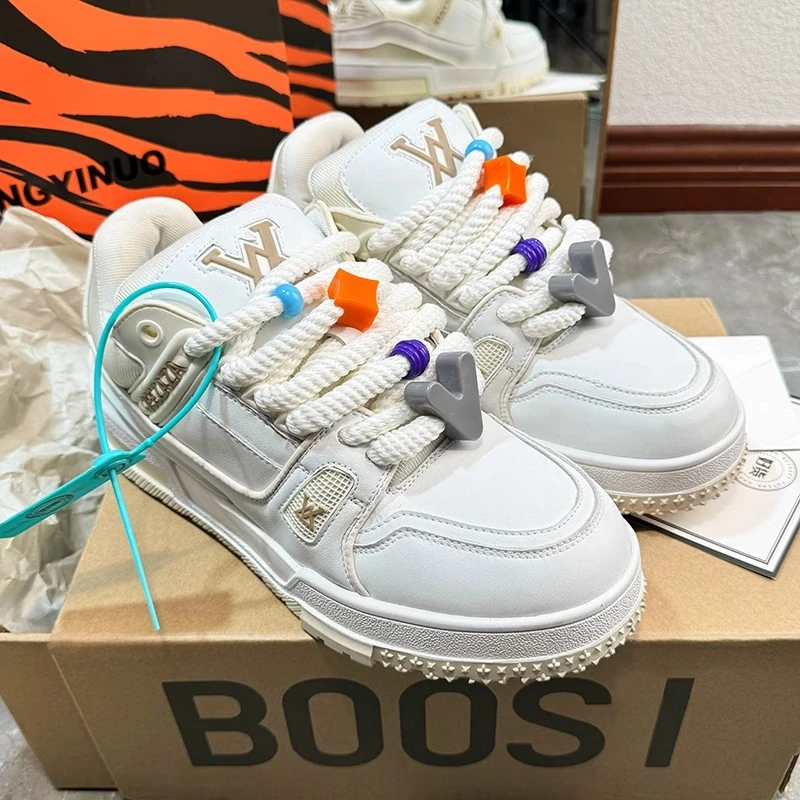 莆田平替轻奢板鞋2025新款trainer春季男鞋情侣厚底增高面包鞋女