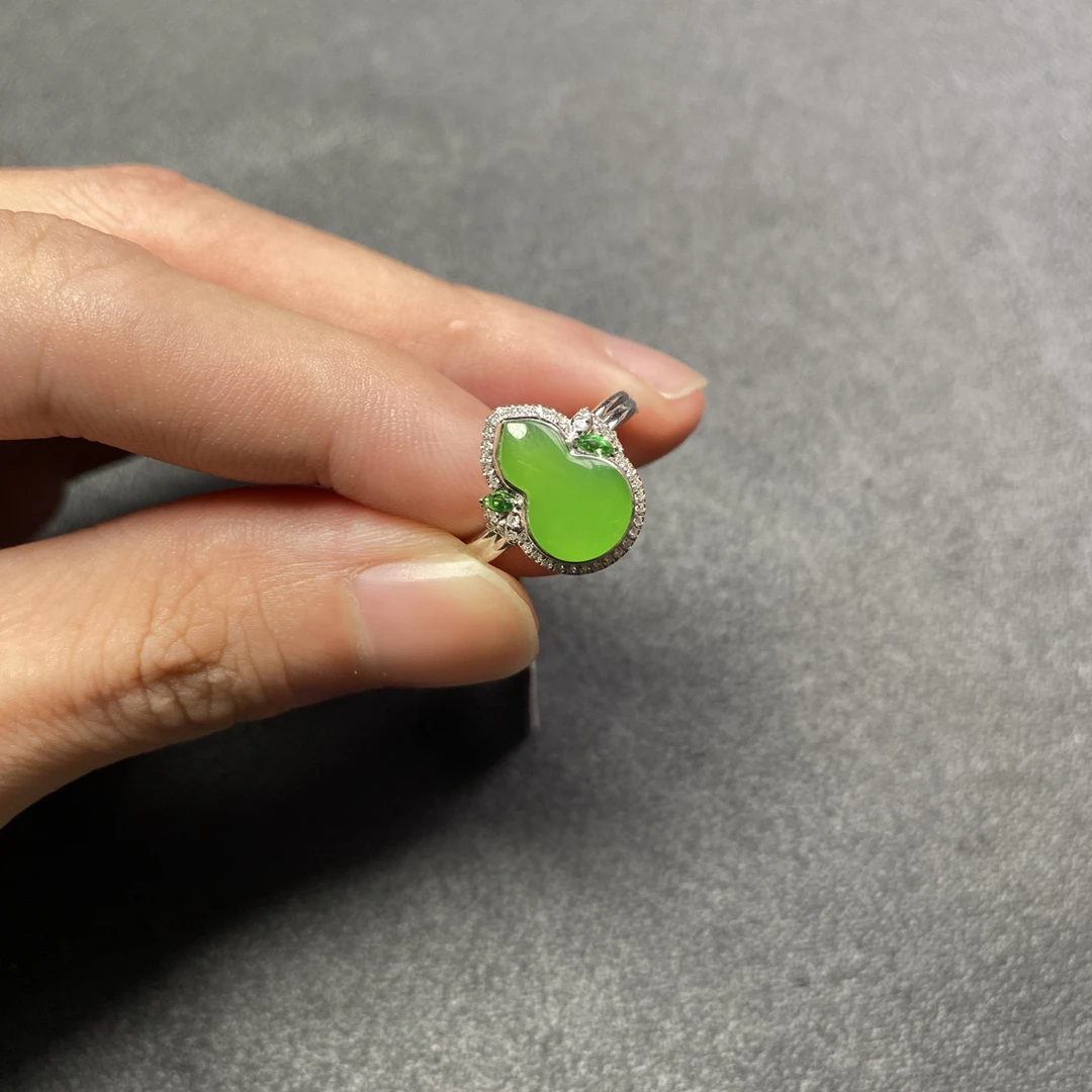 和田玉俄碧乌兰乌德葫芦戒指 CJLL