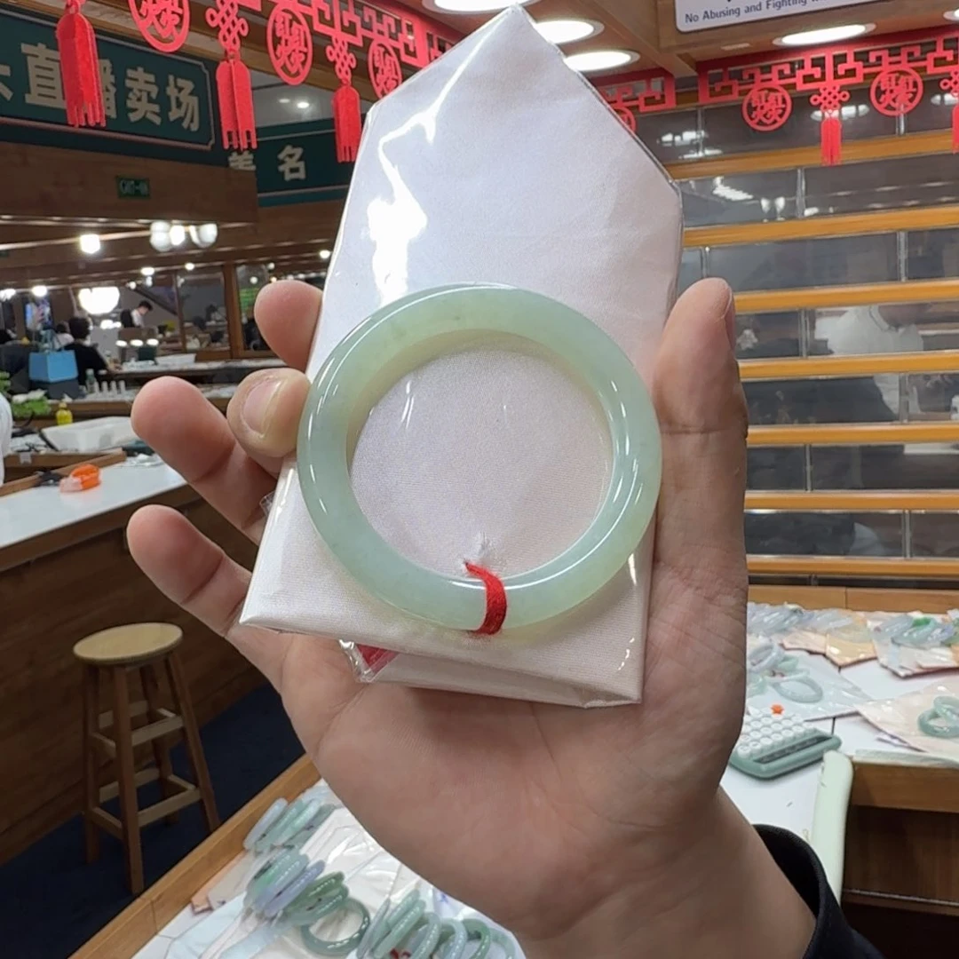 翡翠手镯未镶嵌念**忘买断