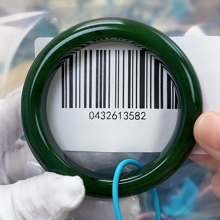 和田玉未镶嵌手镯包容56