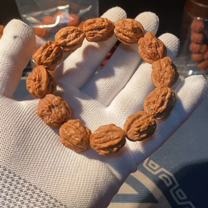 文玩核桃手串……10