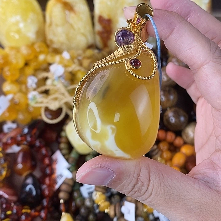 蜜蜡未镶嵌珠宝奇石