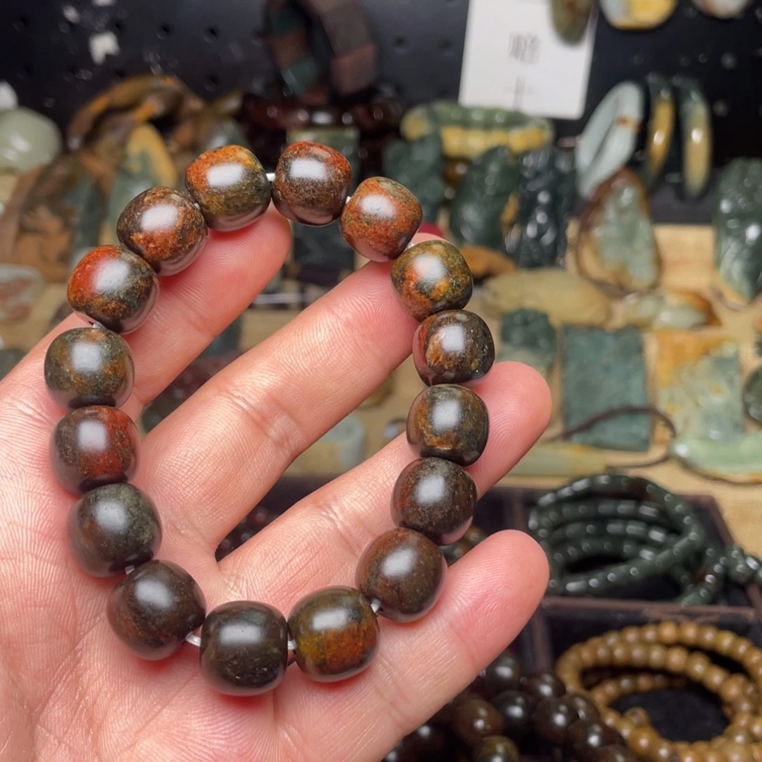 霖***岫岩河磨玉（透闪石质玉）未镶嵌颈饰半皮半肉卡13×14