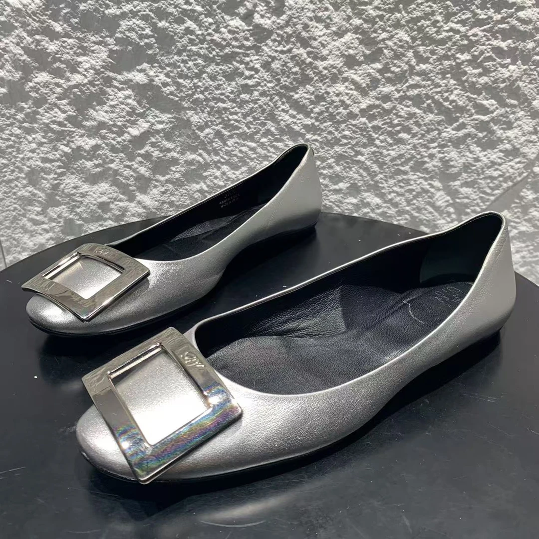 95新 Roger Vivier/罗杰·维威耶 36.5码/银色方扣平底单鞋 847