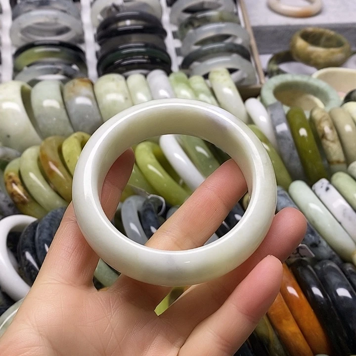 蛇纹石玉未镶嵌手镯