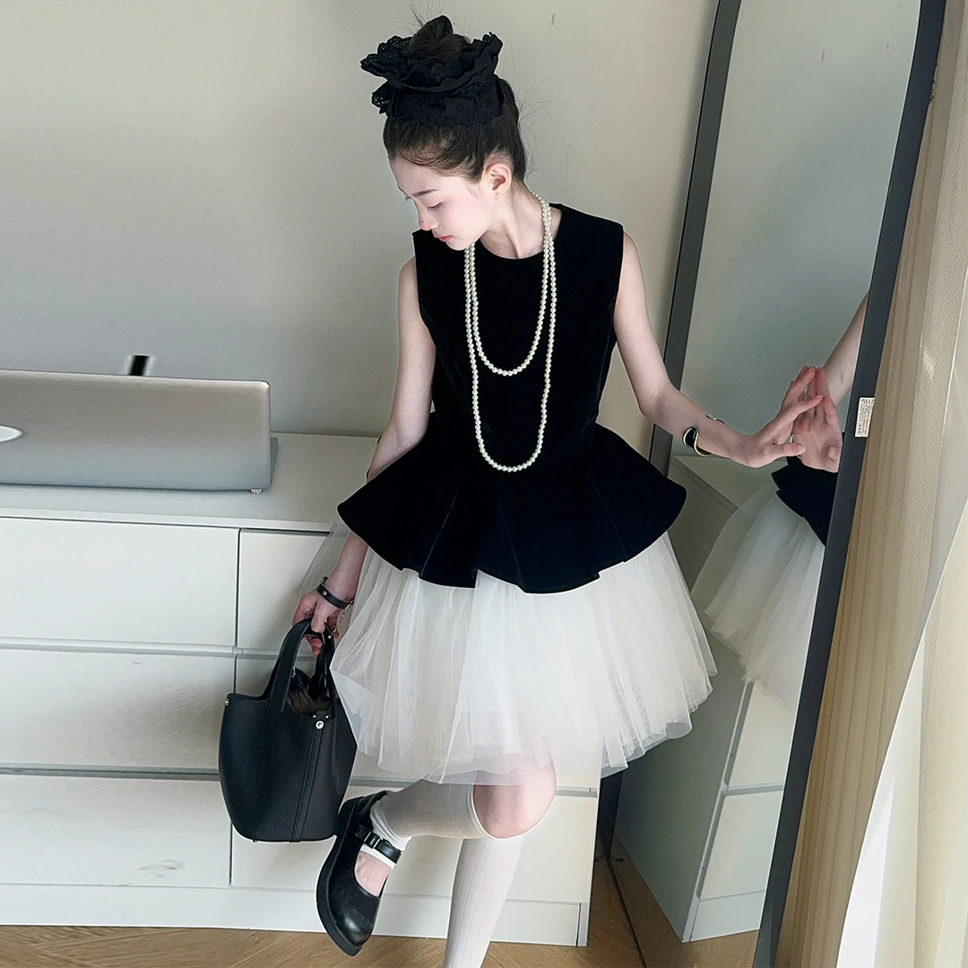 2025女童夏季新款韩版时尚休闲百搭黑色无袖收腰上衣白色连衣裙