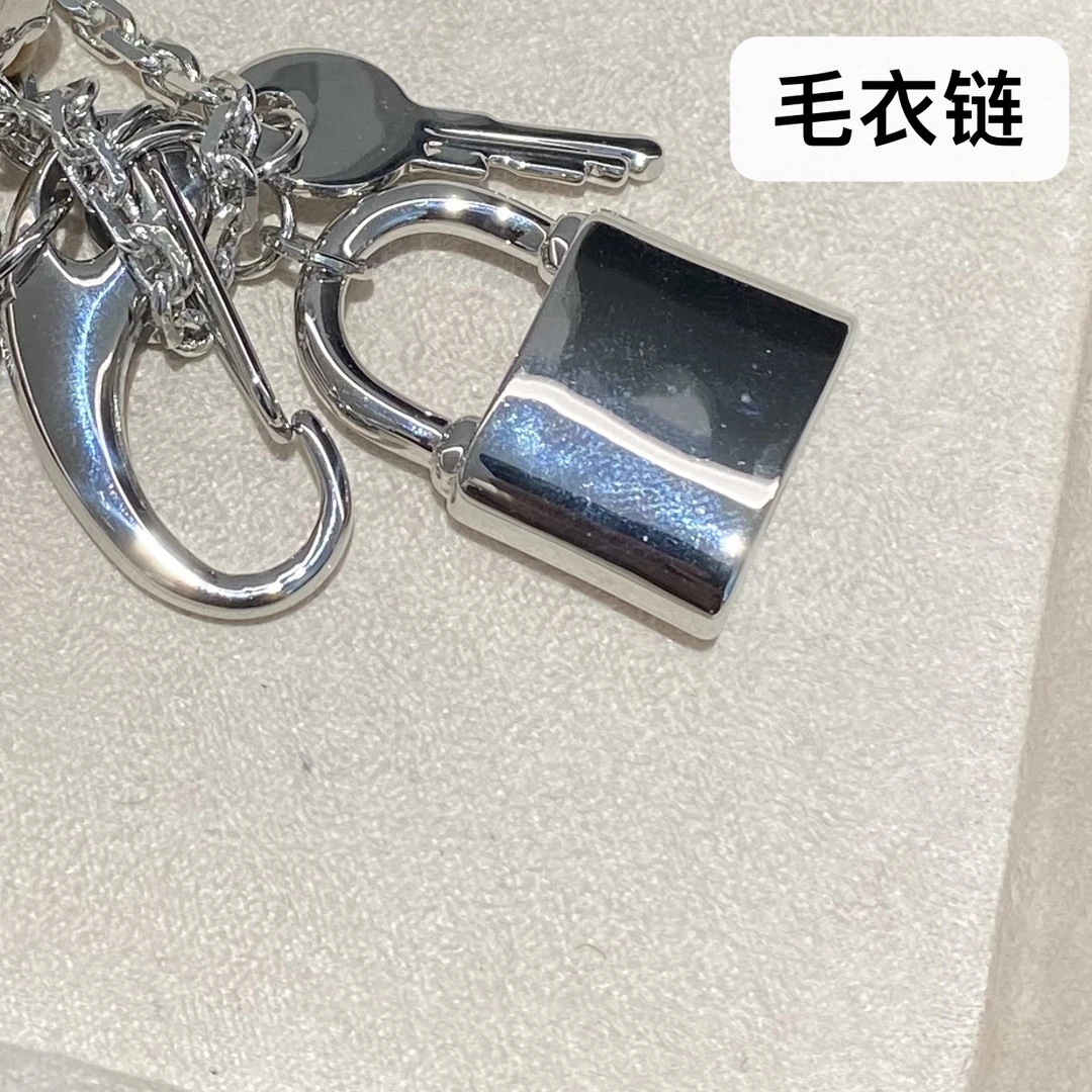 个性百搭吊坠锁重工小熊毛衣链8366