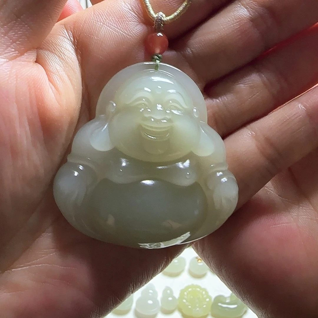 蔷****和田玉未镶嵌颈饰