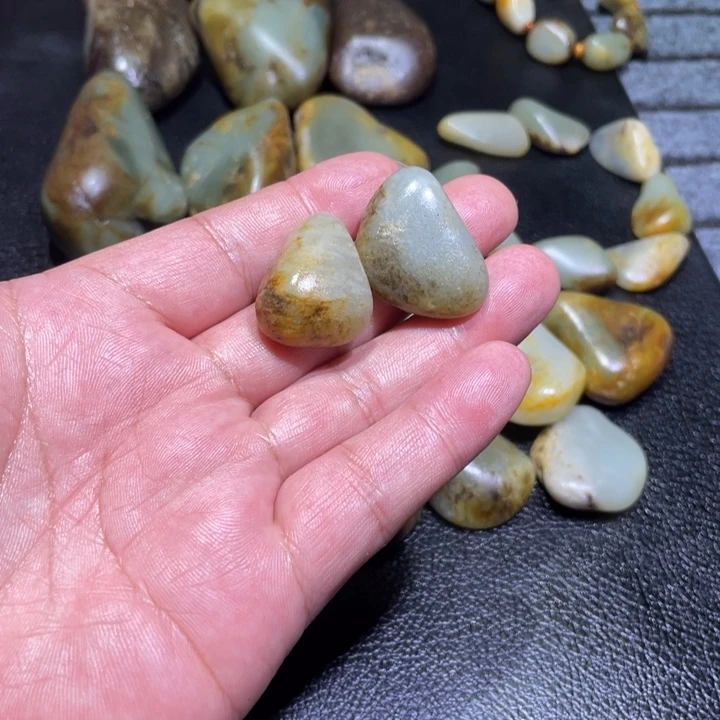 王***）和田玉未镶嵌颈饰
