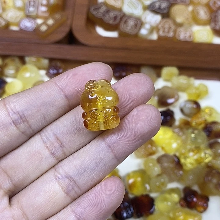 吊坠橄榄核小兔子70