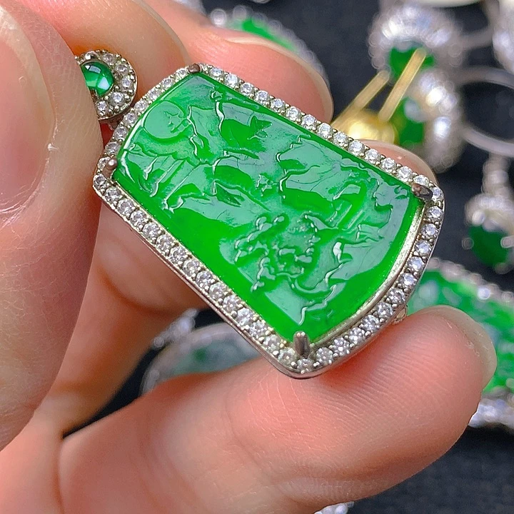 翡翠未镶嵌颈饰翡翠