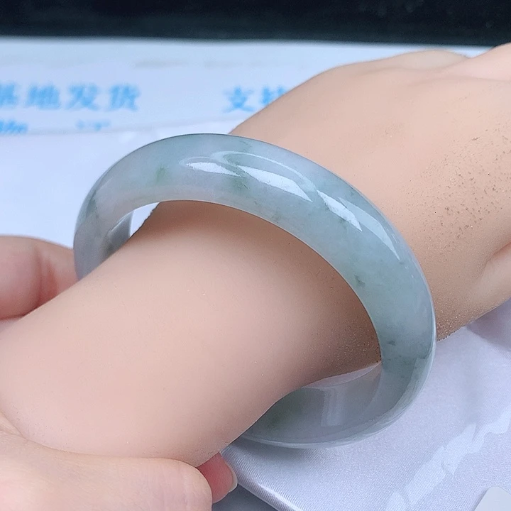 翡翠手镯未镶嵌天然