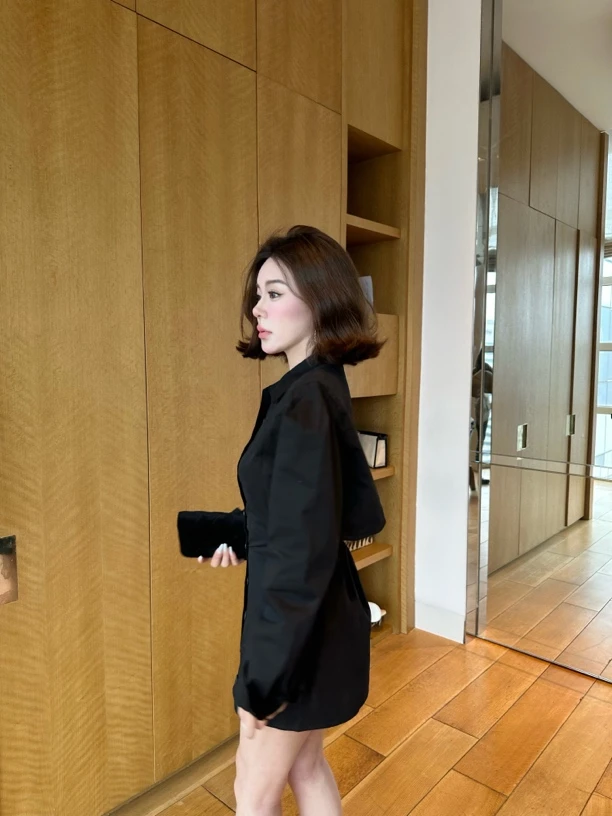 XIA.【伦敦】收腰后背镂空修身显瘦设计感衬衫