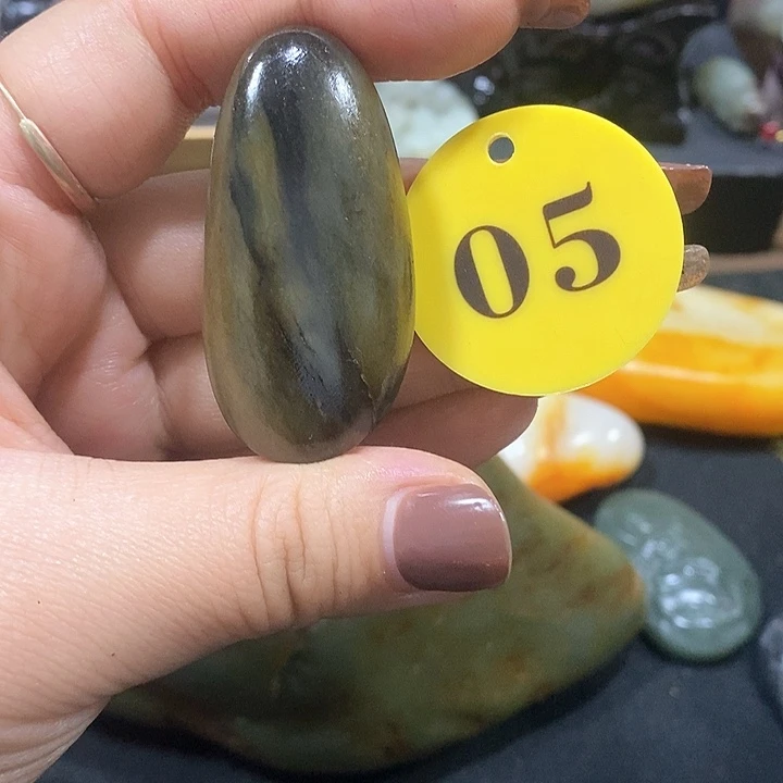 未镶嵌和田玉（糖玉）挂件