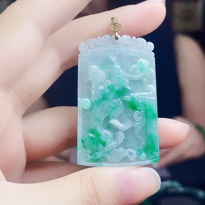翡翠18K金镶嵌颈饰多样性