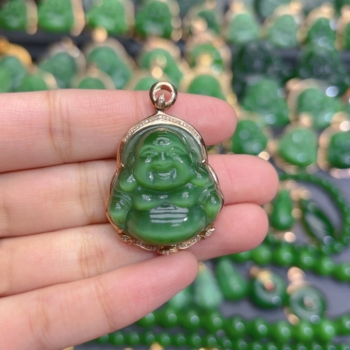 颈饰18K金镶嵌和田玉（碧玉）