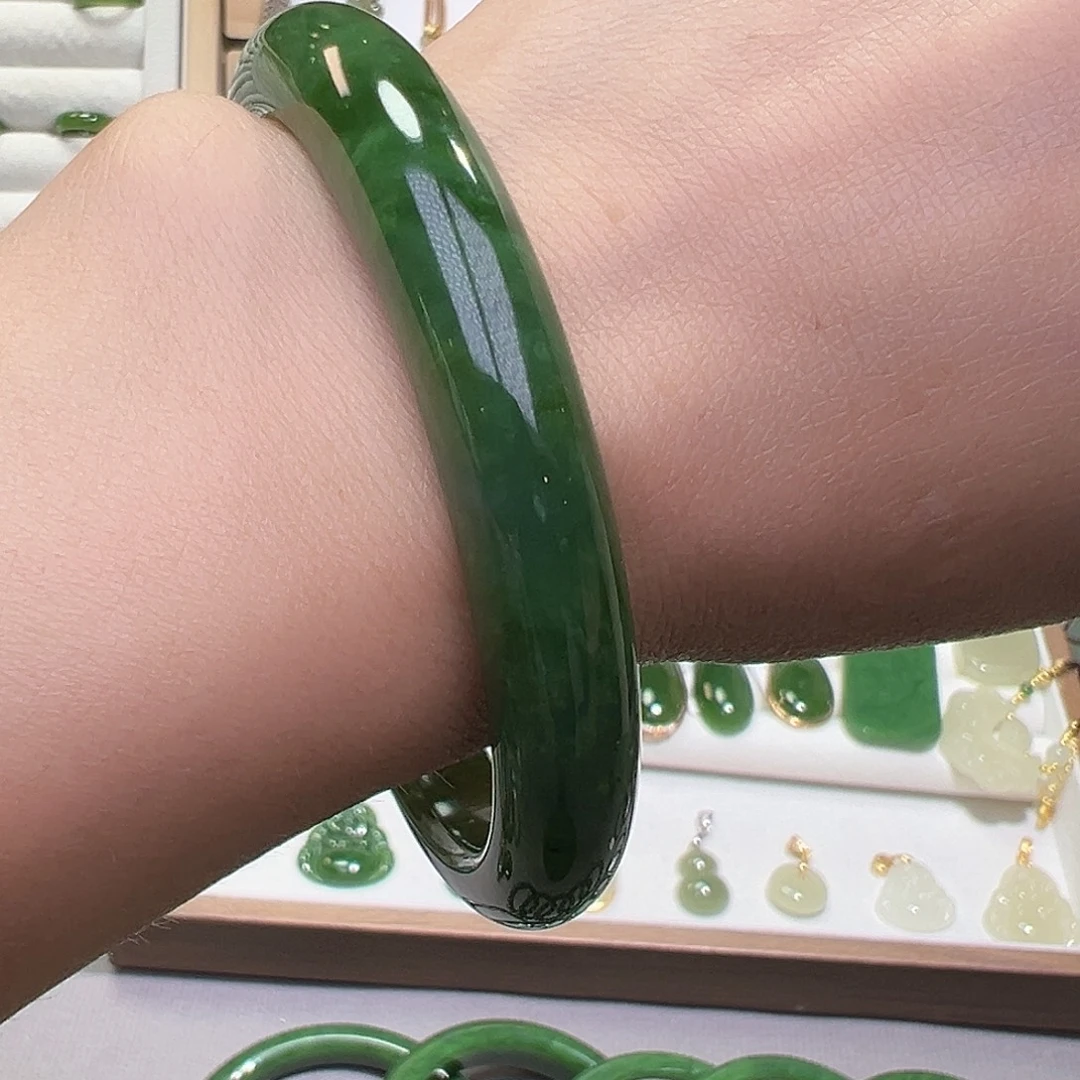 未镶嵌手镯和田玉（碧玉）