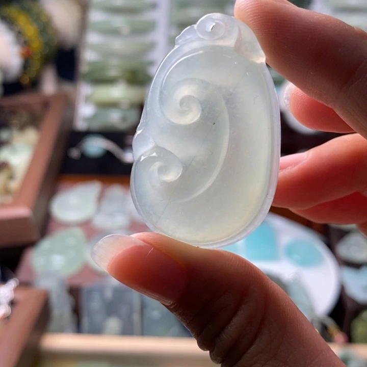 未镶嵌蛇纹石玉颈饰
