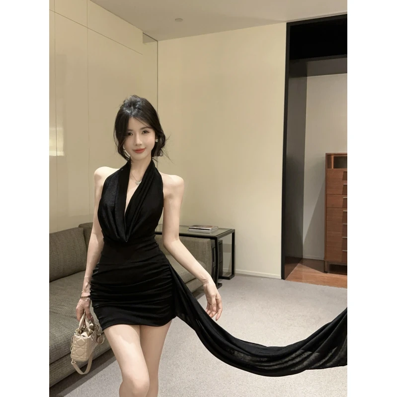 纯欲气质挂脖荡领连衣裙女设计感超仙绝美飘带小黑裙性感包臀短裙