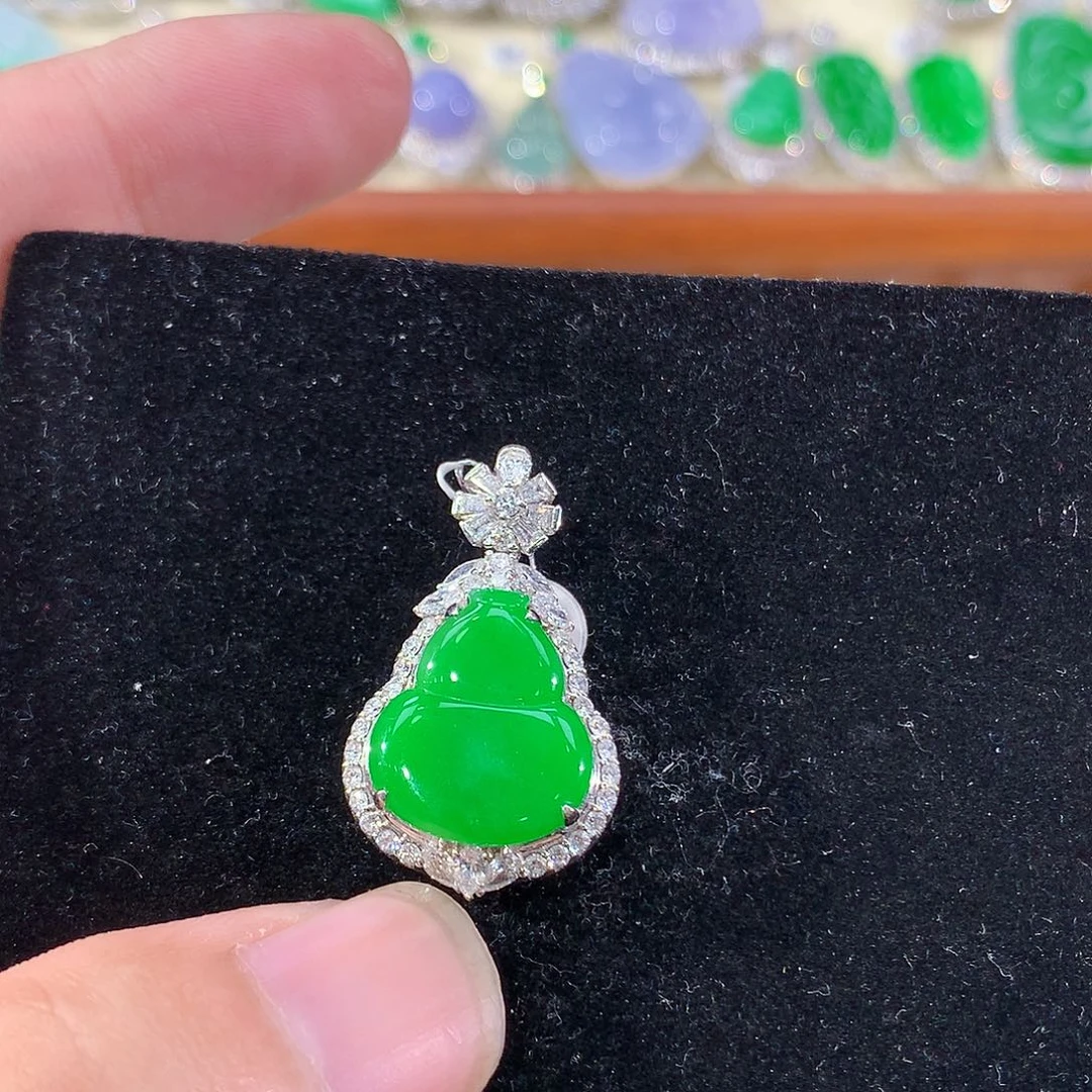 翡翠18K金镶嵌颈饰