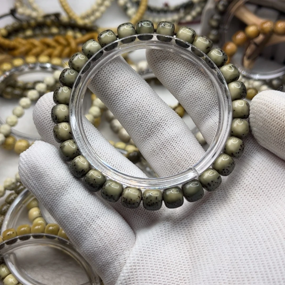 吊坠星月菩提绿背河豚