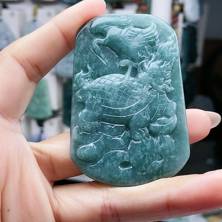 颈饰足铂镶嵌翡翠翡翠