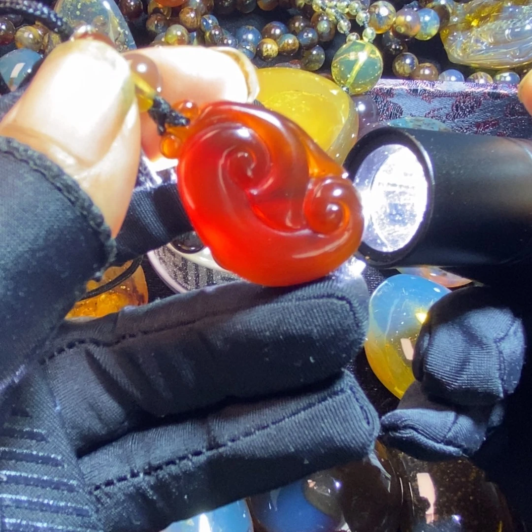 未镶嵌琥珀裸石……