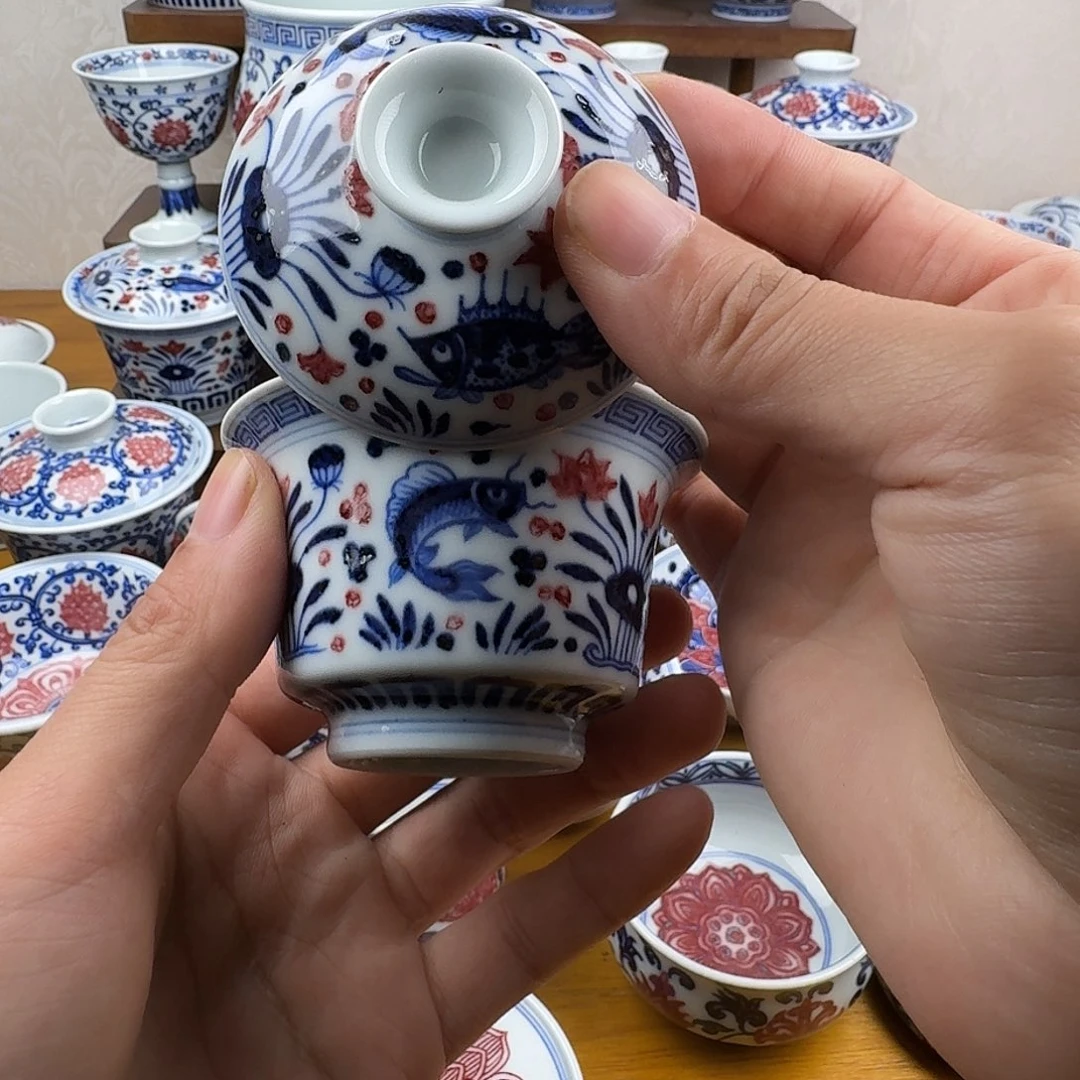 青花釉里红鱼藻马蹄盖碗