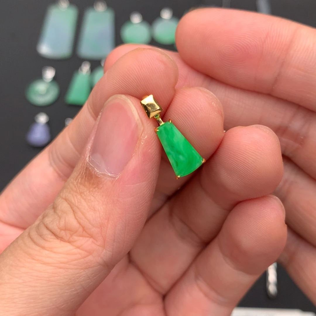 翡翠18K金镶嵌吊坠(不含链)