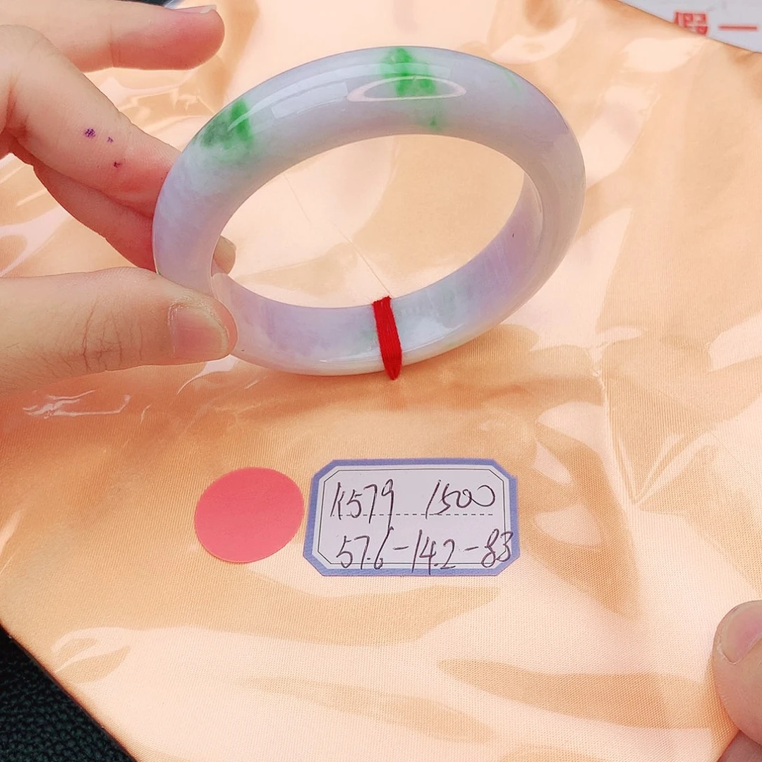 翡翠手镯未镶嵌翡翠