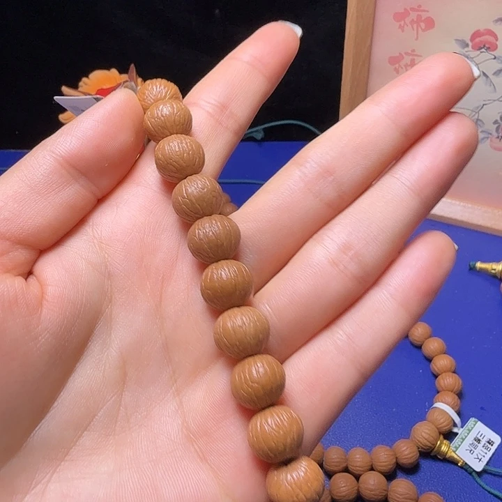 T****猴头核桃手串凤羽